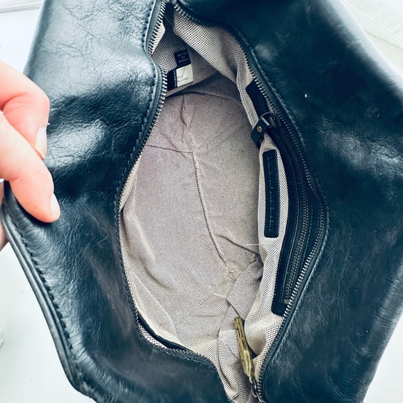 DVF (Diane von Furstenberg) Vintage leather purse with great hard wear/detail. - Picture 3 of 5